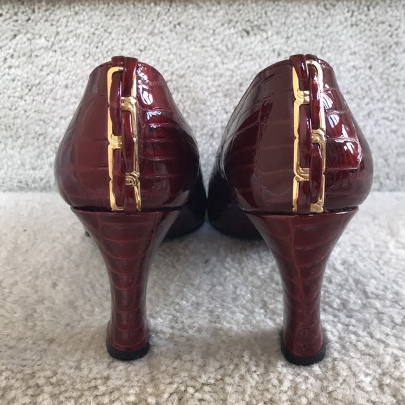 Rare Vintage Stuart Weitzman Crocodile Patent Leather Pumps with Gold Accents - Picture 5 of 17